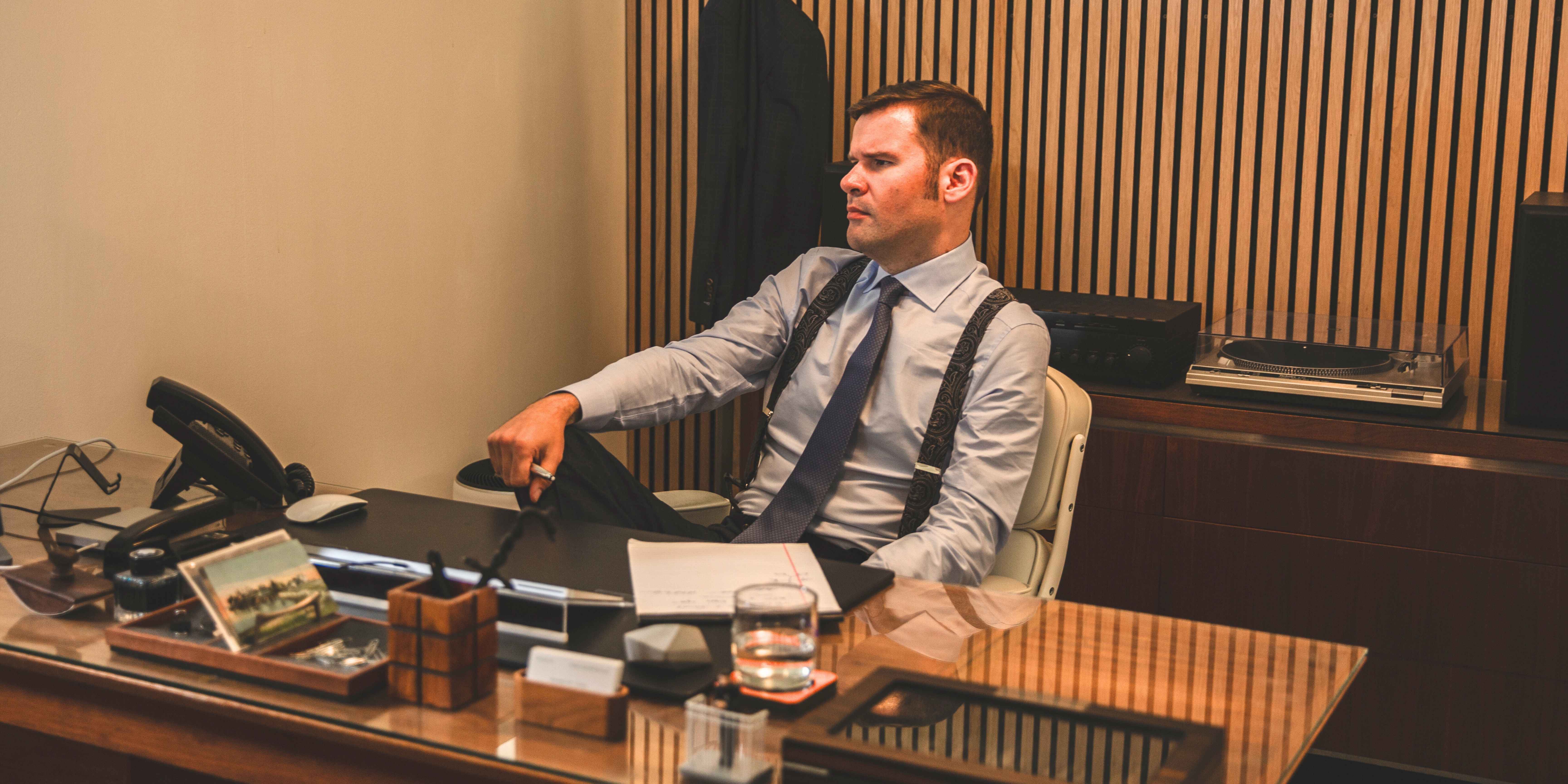 Jones Suspenders Serious 3378  Nov2024