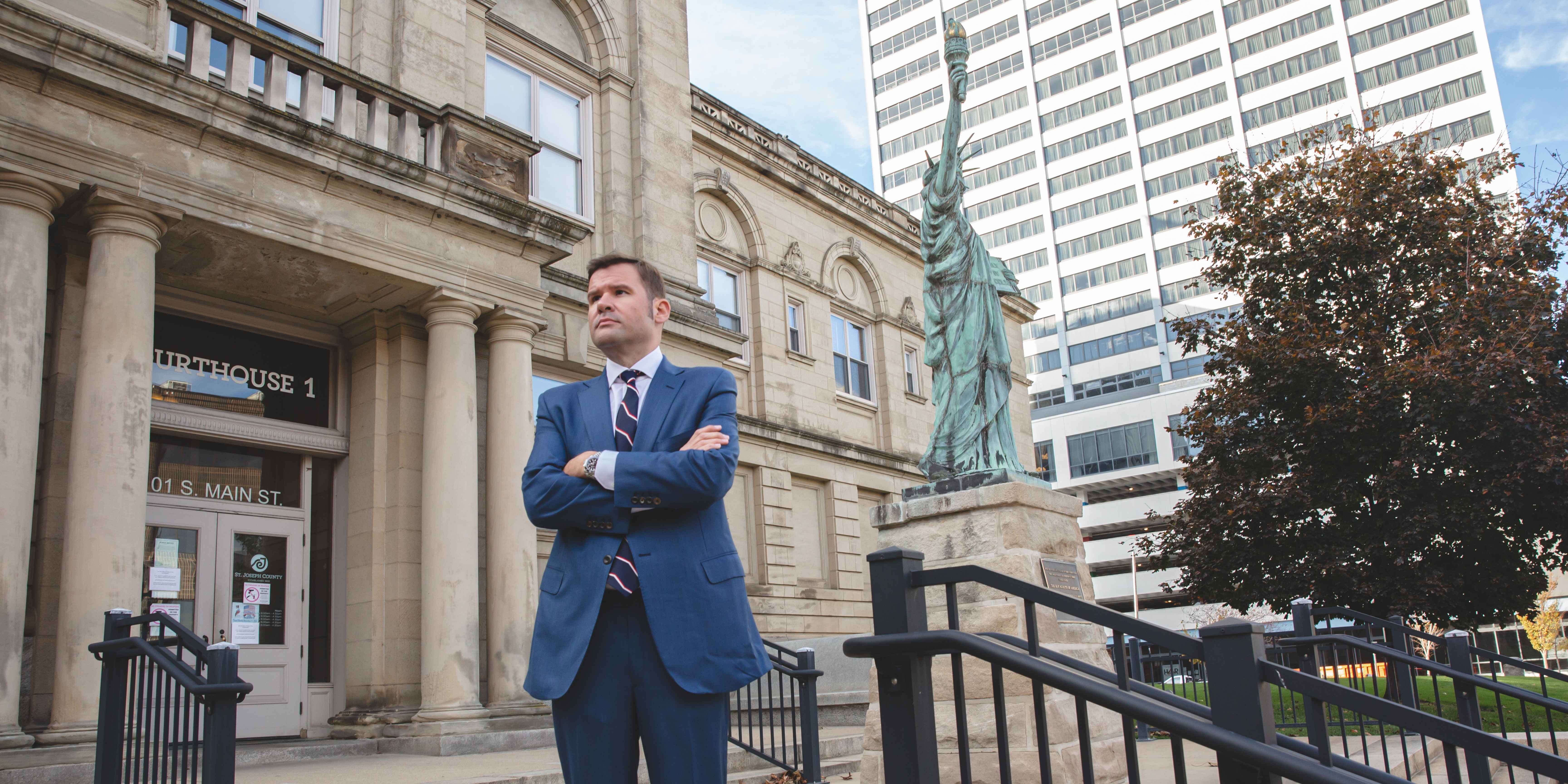 Jones on Courthouse Steps by Statue of Liberty Nov2024 (1)